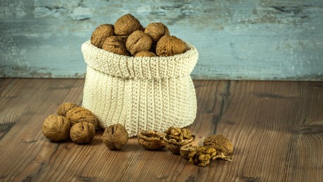 walnuts-1213036_1920