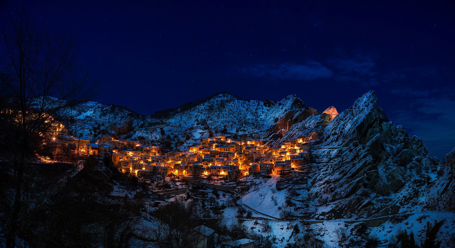 castelmezzano-1979546_1920.jpg