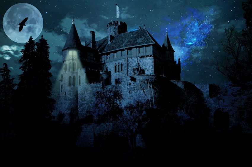 haunted-castle-1802413_1920.jpg
